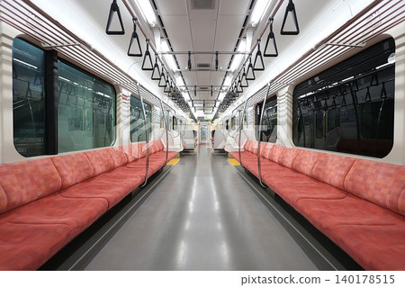【JR東日本】JR東日本E129系列車內部(信越本線:長岡車站) 【JR東日本】JR東日本E129系列車內部(信越本線:長岡車站) 140178515