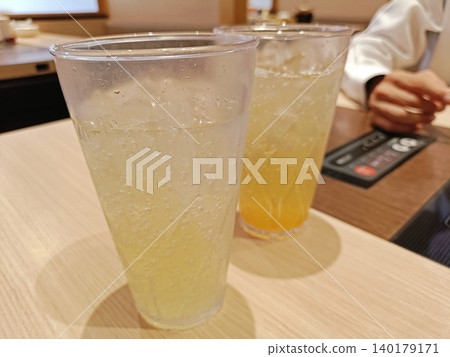 清涼爽口的冷飲 清涼爽口的冷飲 140179171