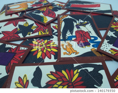 Autumn and late autumn scenery: Traditional Hanafuda cards featuring chrysanthemums, maple leaves, and willows. Autumn and late autumn scenery: Traditional Hanafuda cards featuring chrysanthemums, maple leaves, and willows. 140179350