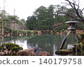 Kanazawa Kenrokuen in the rain 140179758