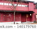 Red lattice townhouses in Kanazawa's Higashi Chaya District 140179760