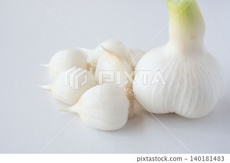 Freshly dug garlic 140181483
