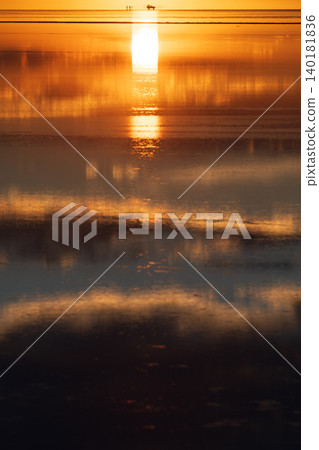 Tranquil sunset reflection on water of Salar de Uyuni in Bolivia Tranquil sunset reflection on water of Salar de Uyuni in Bolivia 140181836