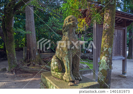 島根縣八重垣神社內的狛犬(守護獅犬) 島根縣八重垣神社內的狛犬(守護獅犬) 140181973
