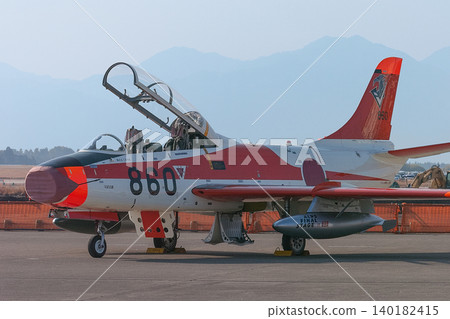 停機坪上的空軍自衛隊T-1B教練機 停機坪上的空軍自衛隊T-1B教練機 140182415