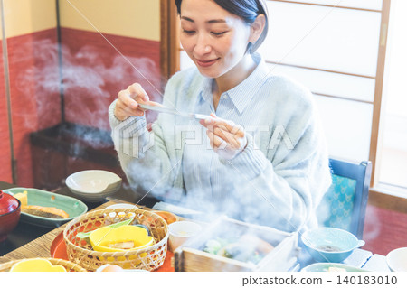 Women who eat Women who eat 140183010