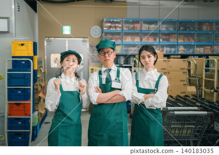 super market, supermarket, salesperson 140183035