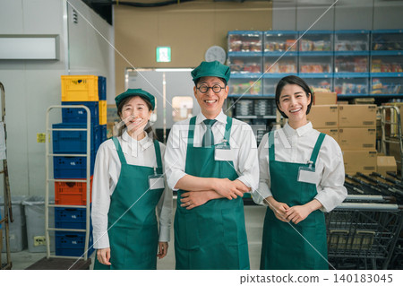 backyard, salesperson, shop assistant 140183045