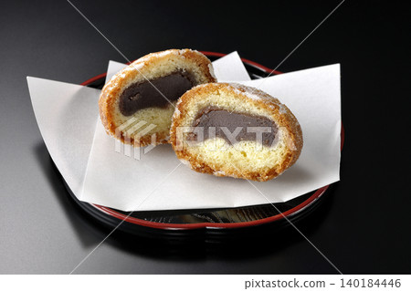 Photographing an anko donut against a black background Photographing an anko donut against a black background 140184446