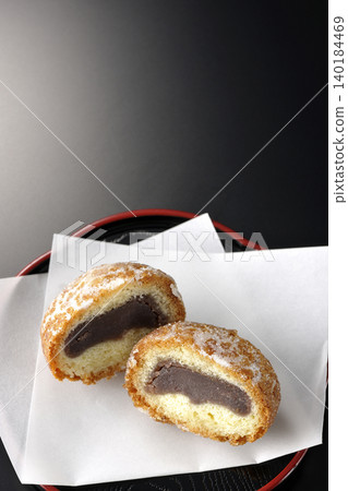 Photographing an anko donut against a black background Photographing an anko donut against a black background 140184469