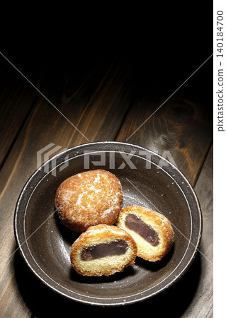 Bean paste donut Bean paste donut 140184700