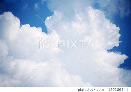 Clouds rising in the blue sky 140186344