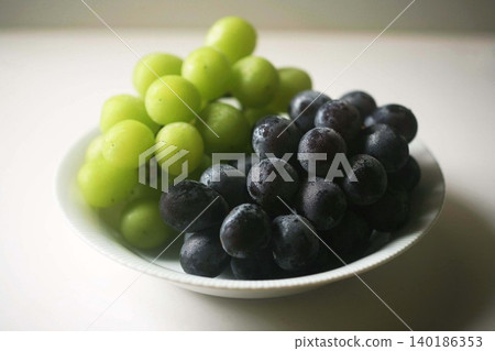 Two types of grapes Two types of grapes 140186353
