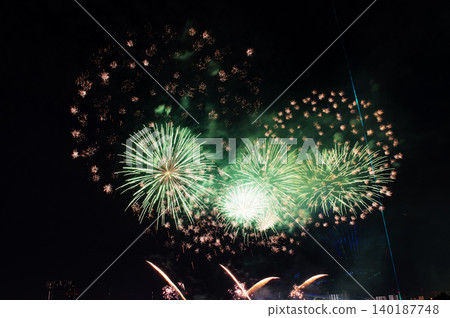2026年,五彩繽紛的煙火將在足立町的夜空中綻放。 2026年,五彩繽紛的煙火將在足立町的夜空中綻放。 140187748