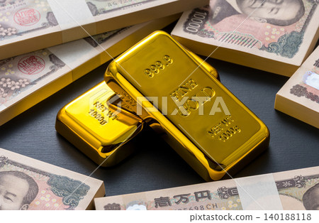 金條和成捆的1萬日元鈔票 140188118