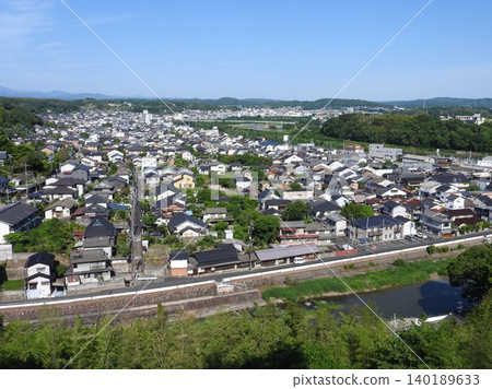 A view of Higashi-Tsuyama town from the ruins of Tsuyama Castle in Tsuyama City, Okayama Prefecture. 140189633