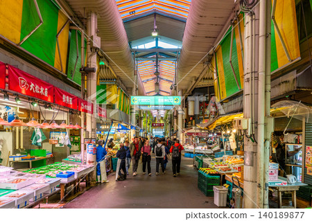 A lively scene from the arcade street of Omicho Market, Kanazawa's kitchen. 140189877