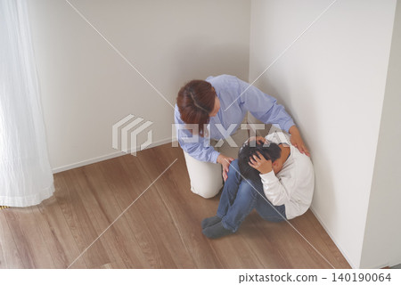 A mother who supports her anxious child A mother who supports her anxious child 140190064