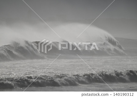 The Shonan coast after the typhoon has passed. Huge swells are crashing against the shore. The Shonan coast after the typhoon has passed. Huge swells are crashing against the shore. 140190312