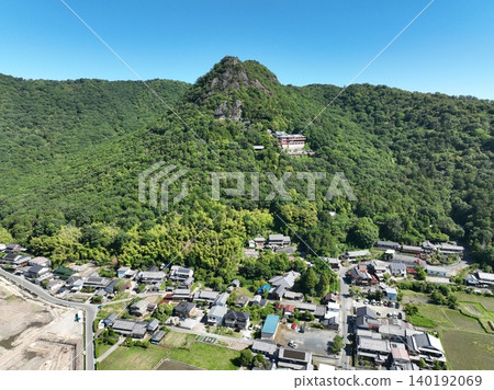 無人機拍攝的滋賀縣太郎坊神社和阿賀神社的美麗景色。 無人機拍攝的滋賀縣太郎坊神社和阿賀神社的美麗景色。 140192069