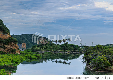 The natural scenery of Tanegashima Island, where mirror-like water surfaces and mangroves intertwine. The natural scenery of Tanegashima Island, where mirror-like water surfaces and mangroves intertwine. 140192145