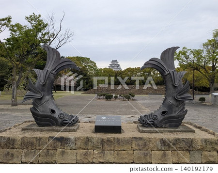 Himeji Castle (White Heron Castle) and Shachihoko (mythical fish-like creatures) Himeji Castle (White Heron Castle) and Shachihoko (mythical fish-like creatures) 140192179