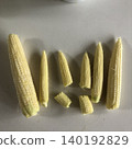 新鮮嫩玉米 140192829