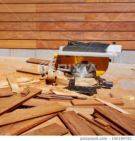 Ipe wood fence installation carpenter table saw Ipe wood fence installation carpenter table saw 140194781