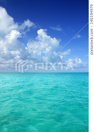Caribbean sea horizon on blue sky vacation day Caribbean sea horizon on blue sky vacation day 140194970