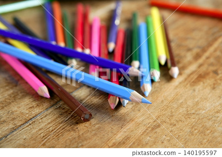 colorful pencil arrangement casual on wooden desk colorful pencil arrangement casual on wooden desk 140195597