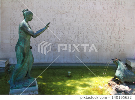 Madrid fountain of woman in Paseo de la Castellana Madrid fountain of woman in Paseo de la Castellana 140195622