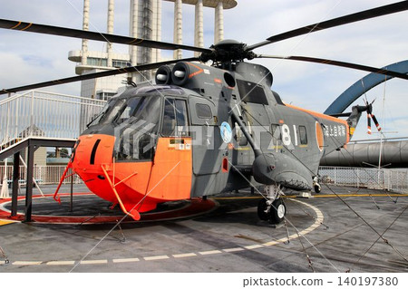 S-61A直升機還擁有出色的水上著陸能力,並為南極科研提供了支援… S-61A直升機還擁有出色的水上著陸能力,並為南極科研提供了支援… 140197380