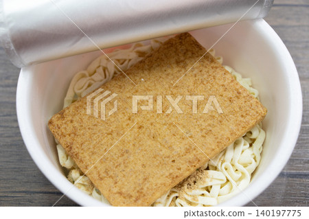 Cup noodles (udon) Cup noodles (udon) 140197775