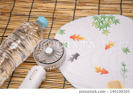 夏季配件背景素材,營造清爽感 夏季配件背景素材,營造清爽感 140198305
