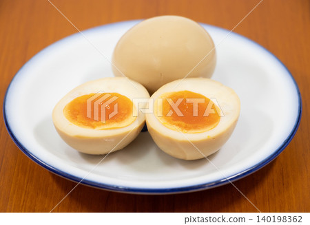 A boiled egg 140198362