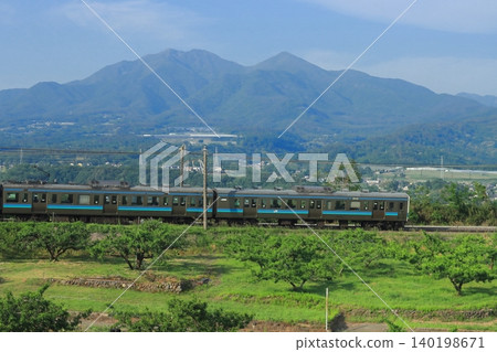 A 211 series train on the Chuo Main Line speeds through a utopian early summer landscape with Mount Akadake towering above it. (Photographed on May 20, 2025) A 211 series train on the Chuo Main Line speeds through a utopian early summer landscape with Mount Akadake towering above it. (Photographed on May 20, 2025) 140198671