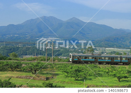 A 211 series train on the Chuo Main Line speeds through a utopian early summer landscape with Mount Akadake towering above it. (Photographed on May 20, 2025) A 211 series train on the Chuo Main Line speeds through a utopian early summer landscape with Mount Akadake towering above it. (Photographed on May 20, 2025) 140198673