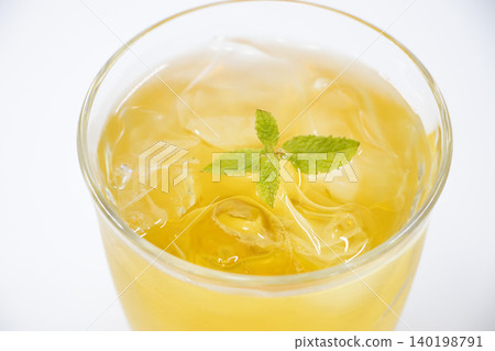 Ice mint tea 140198791