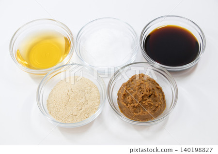 Suspending seasoning Suspending seasoning 140198827