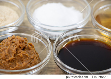 Suspending seasoning Suspending seasoning 140198838