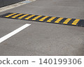 Speed bump 140199306