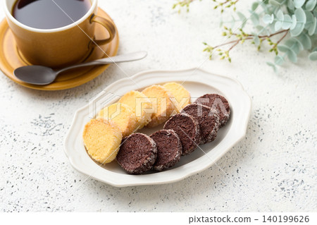 Diamant cookies arranged on a plate, vanilla and cocoa flavors. Diamant cookies arranged on a plate, vanilla and cocoa flavors. 140199626