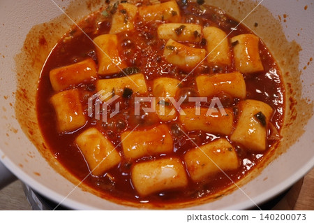 Spicy Kimchi Tteokbokki in Pot Spicy Kimchi Tteokbokki in Pot 140200073