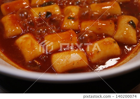 Spicy Korean Tteokbokki with Rice Cakes and Sauce Spicy Korean Tteokbokki with Rice Cakes and Sauce 140200074
