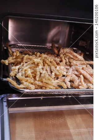 Fried Tempura in Deep Fryer Basket Fried Tempura in Deep Fryer Basket 140200106