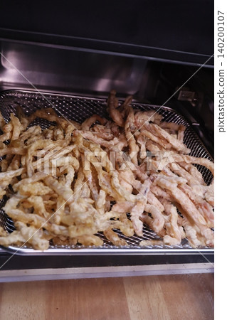 Fried Tempura in Metal Basket 140200107