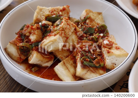 Spicy Tofu with Green Onions and Chili Sauce Spicy Tofu with Green Onions and Chili Sauce 140200600