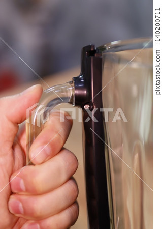 Hand Gripping Transparent Handle of Glass Container 140200711