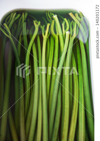 蕨菜焯水去除苦味 蕨菜焯水去除苦味 140201172