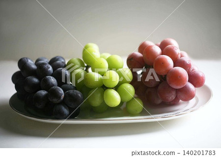 Three varieties of grapes Three varieties of grapes 140201783